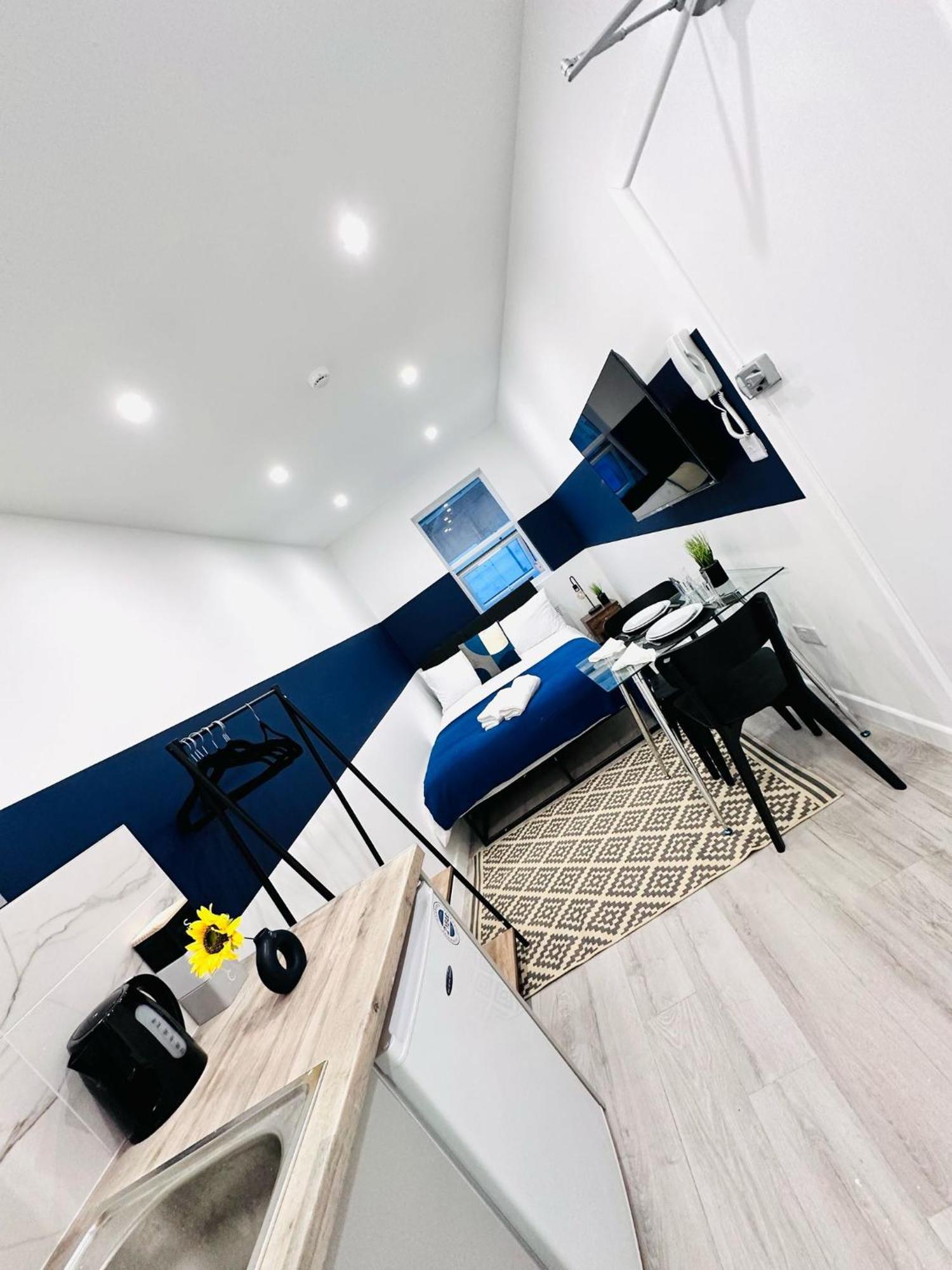 High Standard Central Studios Perfect For Tourists! 런던 외부 사진